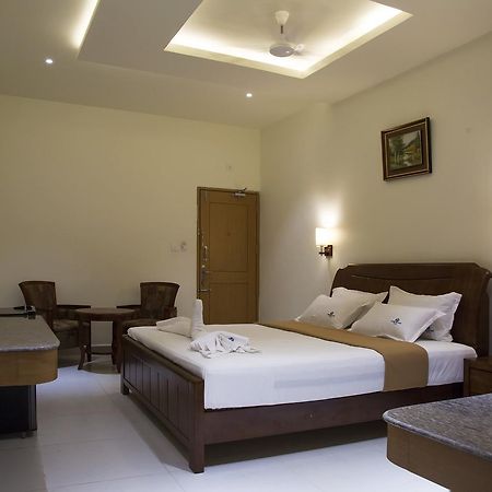 The Grand White Palace Hotel Mayiladuthurai Exterior photo