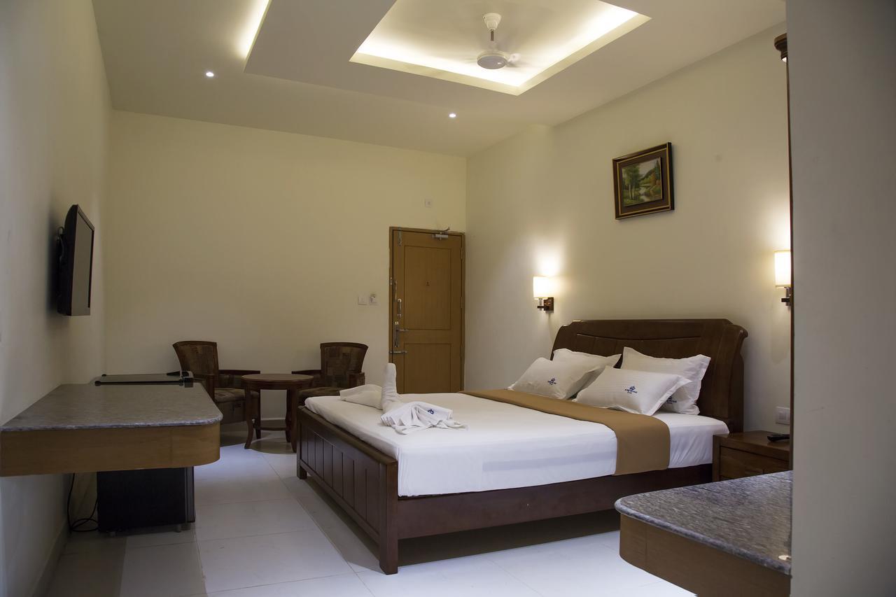 The Grand White Palace Hotel Mayiladuthurai Exterior photo