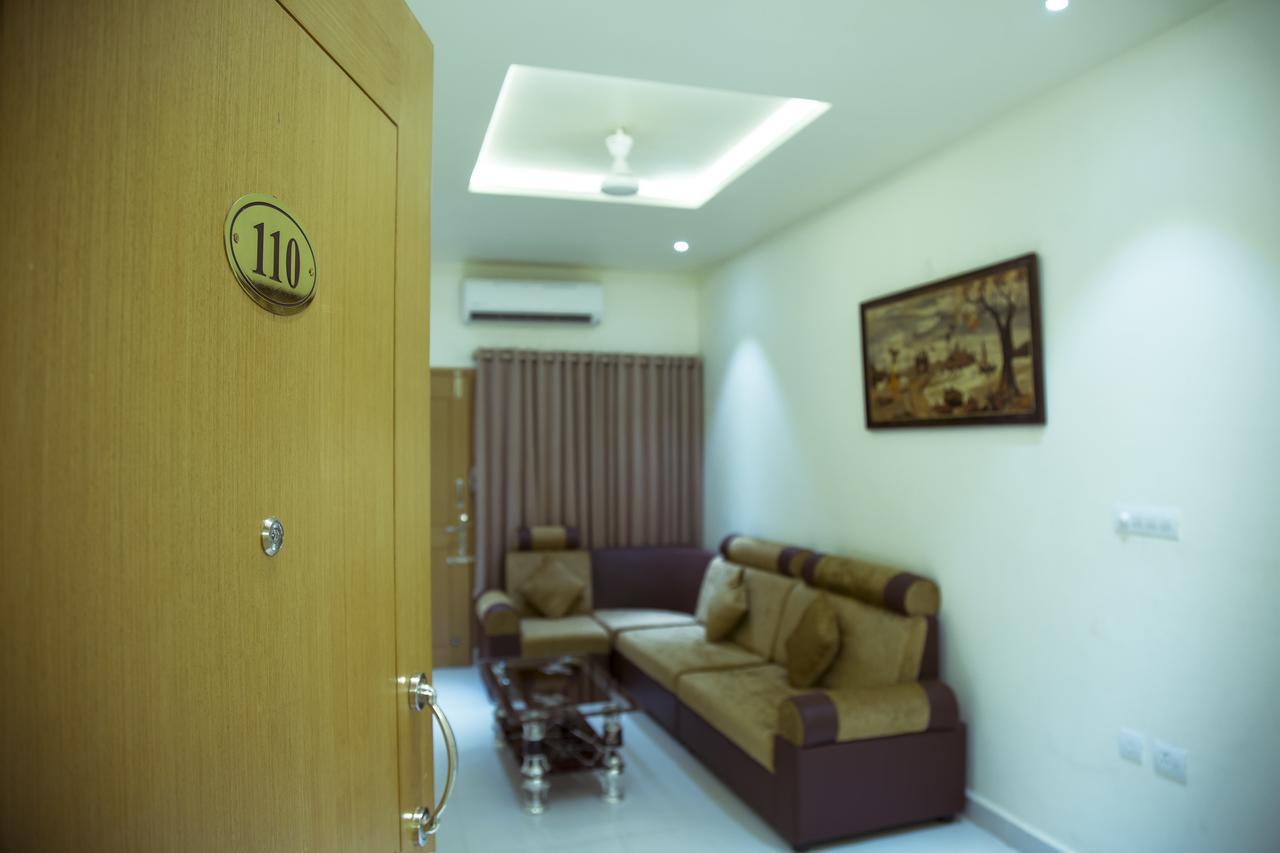 The Grand White Palace Hotel Mayiladuthurai Exterior photo