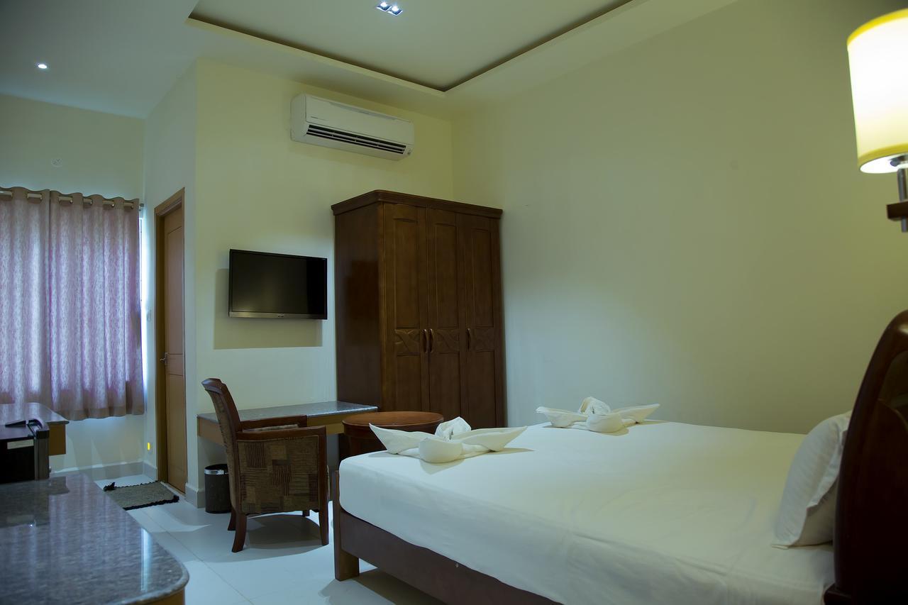 The Grand White Palace Hotel Mayiladuthurai Exterior photo