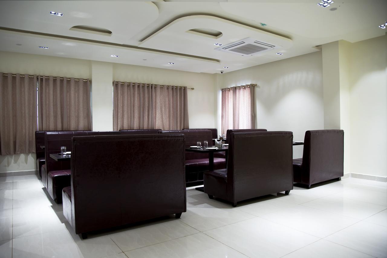 The Grand White Palace Hotel Mayiladuthurai Exterior photo
