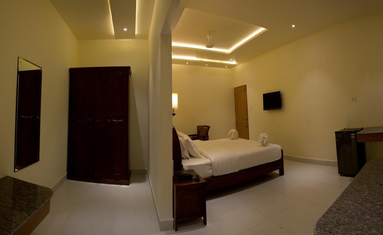 The Grand White Palace Hotel Mayiladuthurai Exterior photo